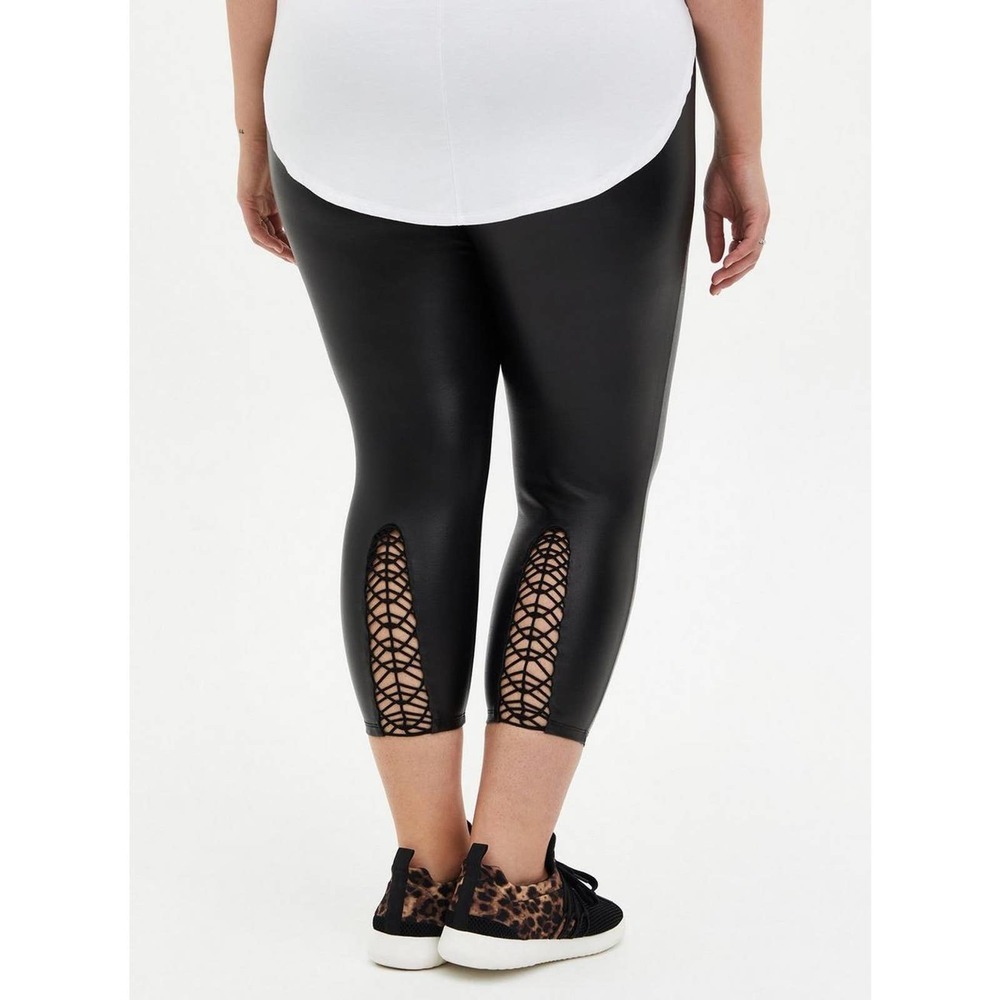 ✨2/$20 Torrid Crop Platinum Legging Coated Ponte Macrame Back Black Size 4 4X - Picture 3 of 11